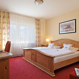 Standard Zimmer mit Kingsize-Bett